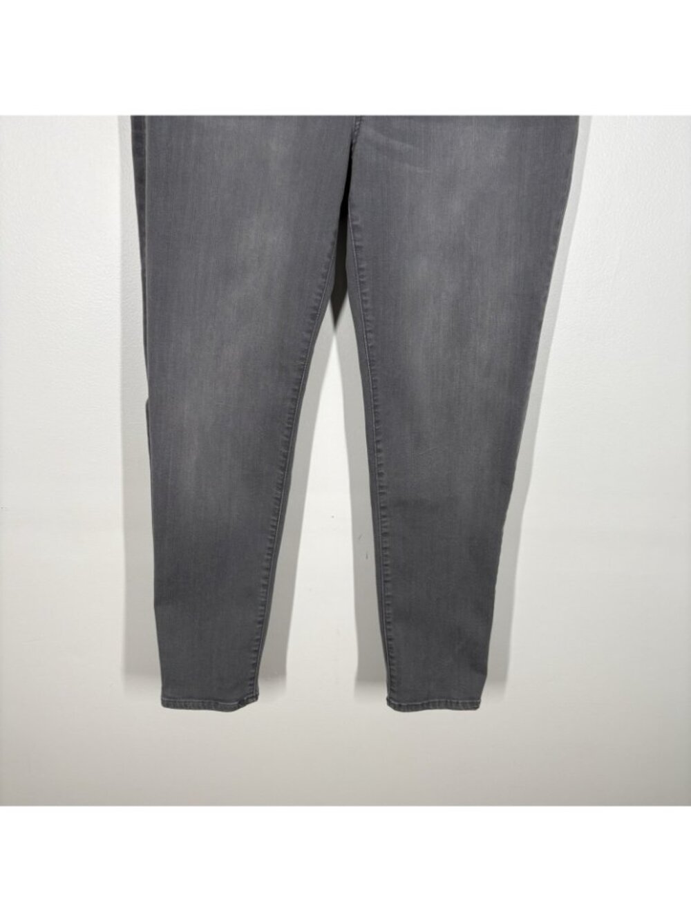 Chicos Women Sz 1R US 8R Gray Denim So Slimming Girlfriend Slim Leg Ankle Jeans - Picture 4 of 11